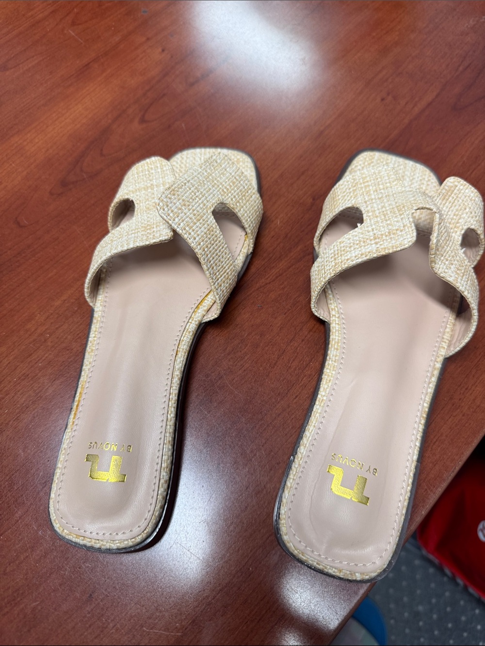 N by novus sandals size 8 // 083075